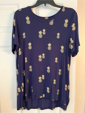 G by Giuliana Navy Top with Gold Pineapple Print NWOT